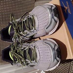 Men's Mizunp Wave Legend 3 Running Shoes